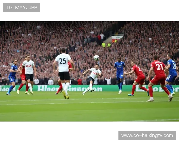 身披18号球衣的知名足球巨星与他们在绿茵场上的高光时刻 身披18号球衣的知名足球巨星与他们在绿茵场上的高光时刻